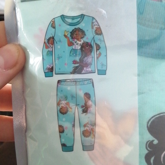 🍁Disney Encanto 2-piece pajama set 12M - Picture 2 of 3